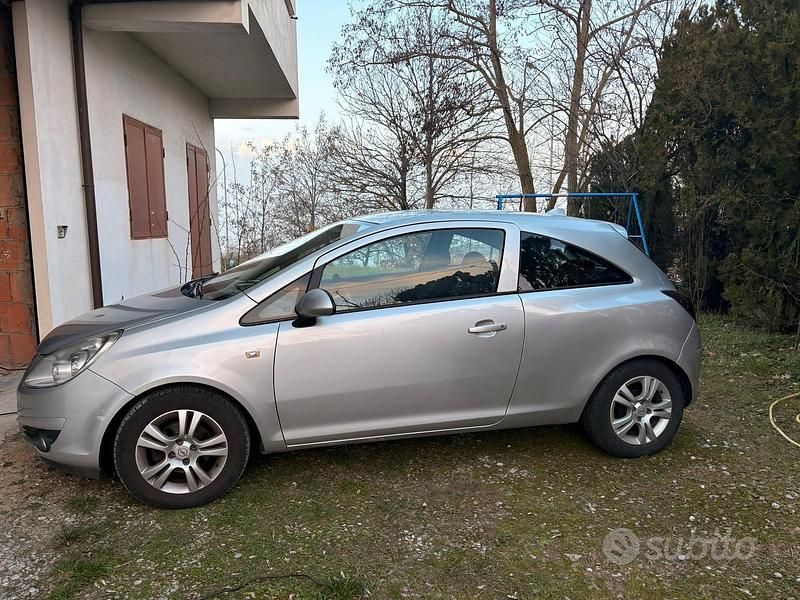 Usata Opel Corsa 80 CV (58 kW) 2009 Grigio Utilitaria