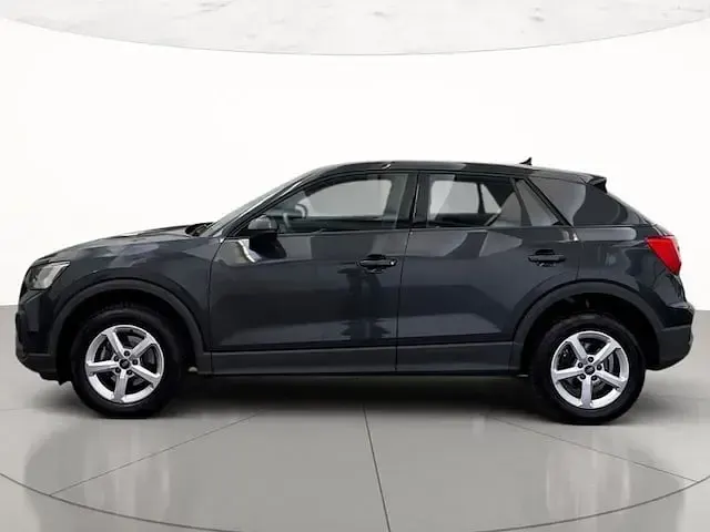 Usata Audi Q2 Business 116 CV (85 kW) 2023 Grigio manhattan metallizzato SUV
