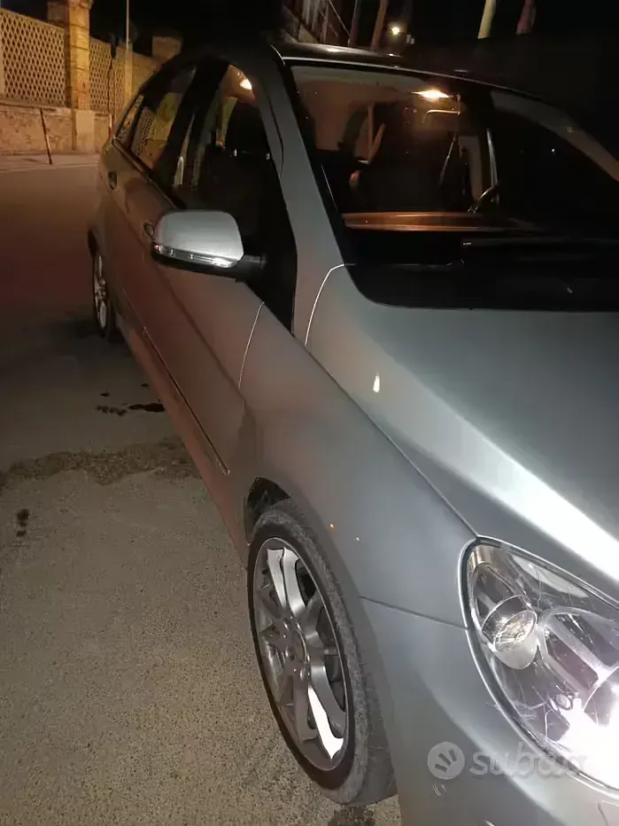 Usata Mercedes B200 Premium 140 CV (102 kW) 2011 Grigio Utilitaria
