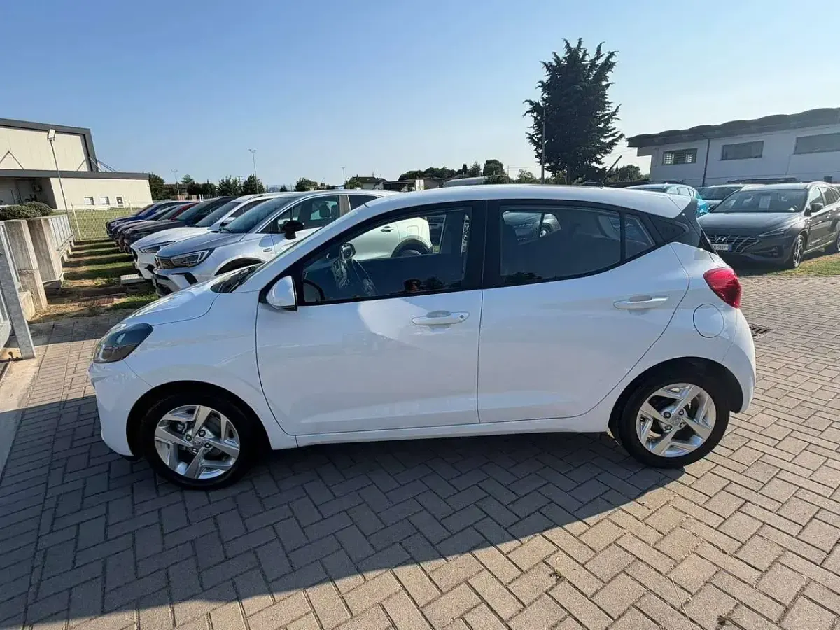 Usata Hyundai i10 67 CV (49 kW) 2021 Bianco Utilitaria
