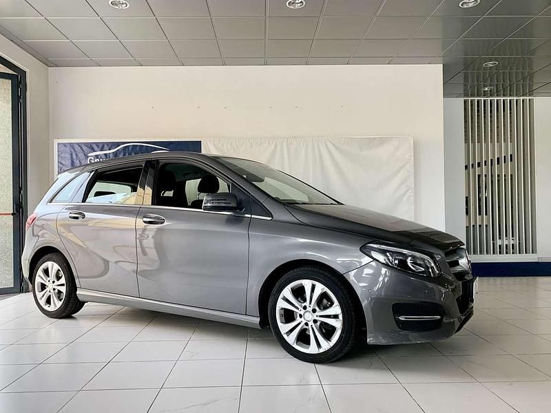 Usata Mercedes B180 Premium 109 CV (80 kW) 2017 Grigio Utilitaria