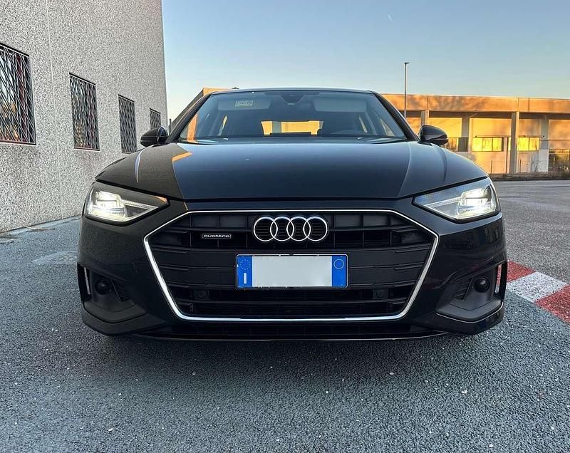 Usata Audi A4 Ambiente 190 CV (139 kW) 2019 Nero mhytos metallizzato Berlina