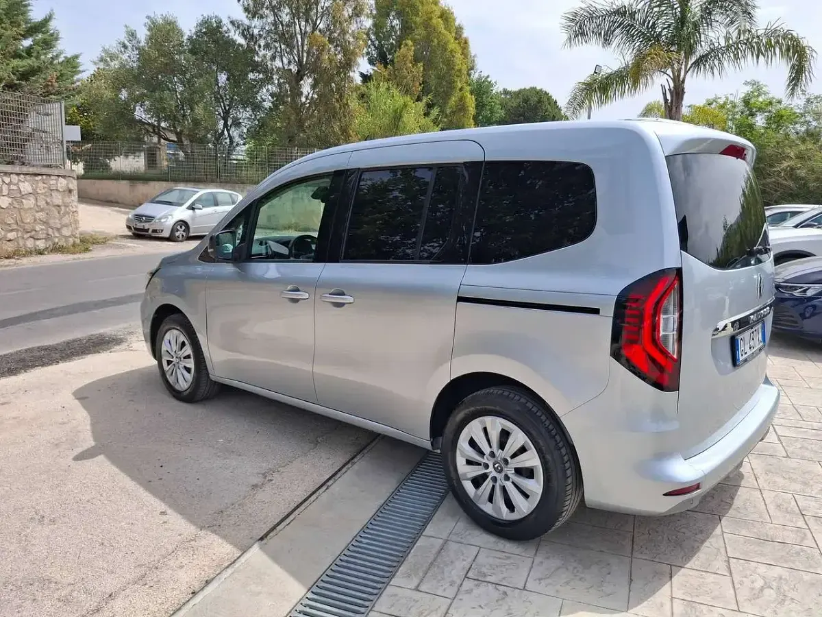 Usata Renault Kangoo Equilibre 95 CV (69 kW) 2022 Grigio Monovolume