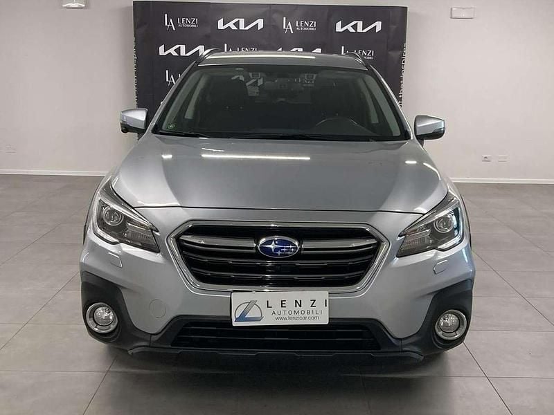 Usata Subaru Outback Premium 175 CV (128 kW) 2018 Argento Station wagon