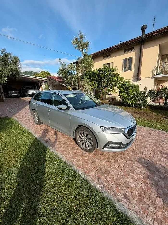 Usata Skoda Octavia 131 CV (96 kW) 2024 Grigio Station wagon