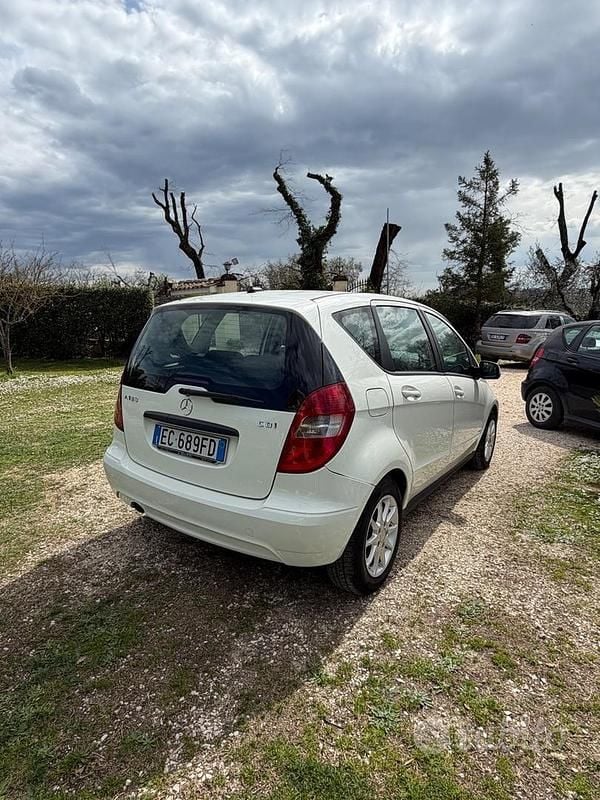 Usata Mercedes A180 Avantgarde 108 CV (79 kW) 2011 Bianco Berlina