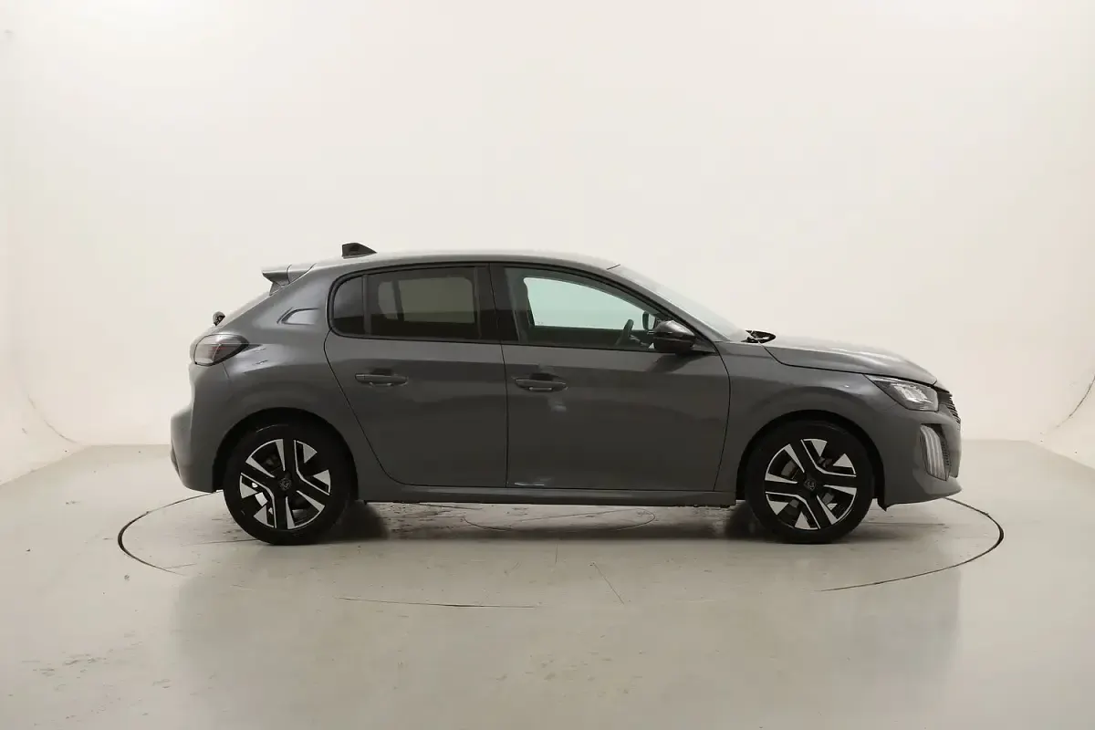 Usata Peugeot 208 Allure 101 CV (74 kW) 2025 Utilitaria