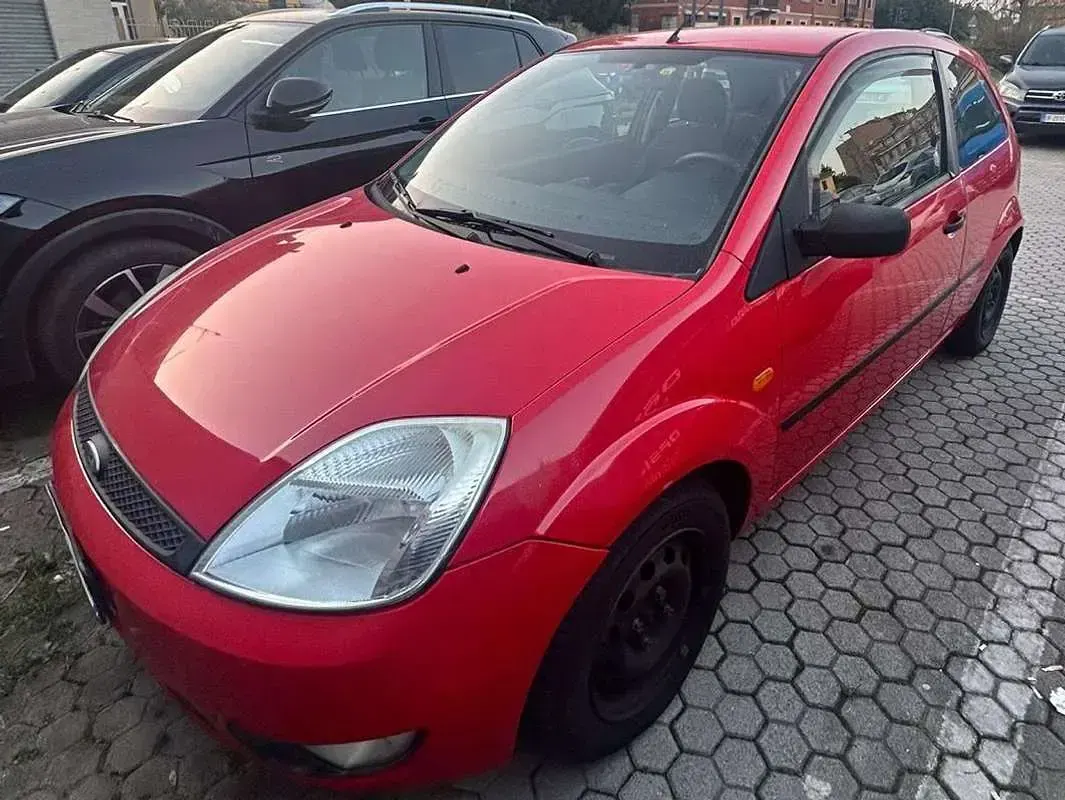 Usata Ford Fiesta Ghia 75 CV (55 kW) 2004 Rosso Utilitaria