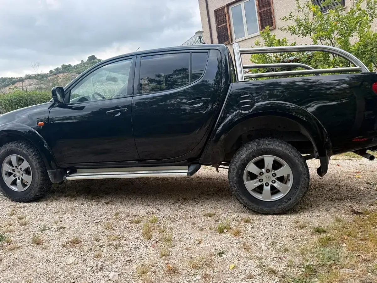Usata Mitsubishi L200 136 CV (100 kW) 2008 Nero Pick-up