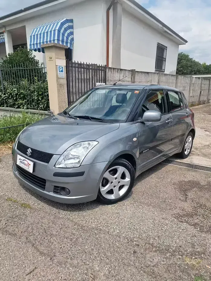 Usata Suzuki Swift GL 92 CV (67 kW) 2006 Grigio Utilitaria