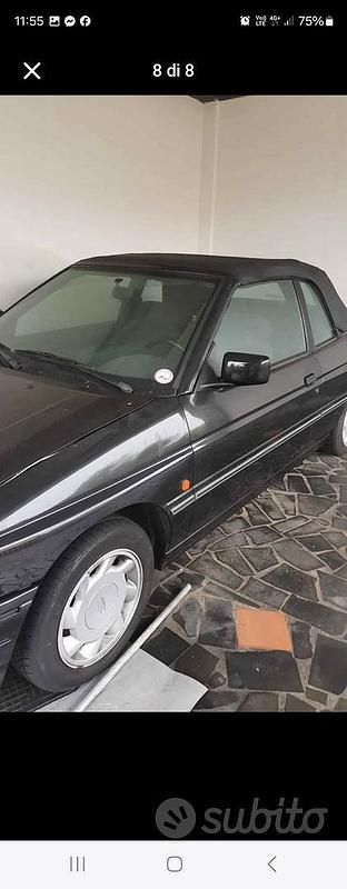 Begagnad Ford Escort Cabriolet 102 HK (75 kW) 1991 Svart Cab