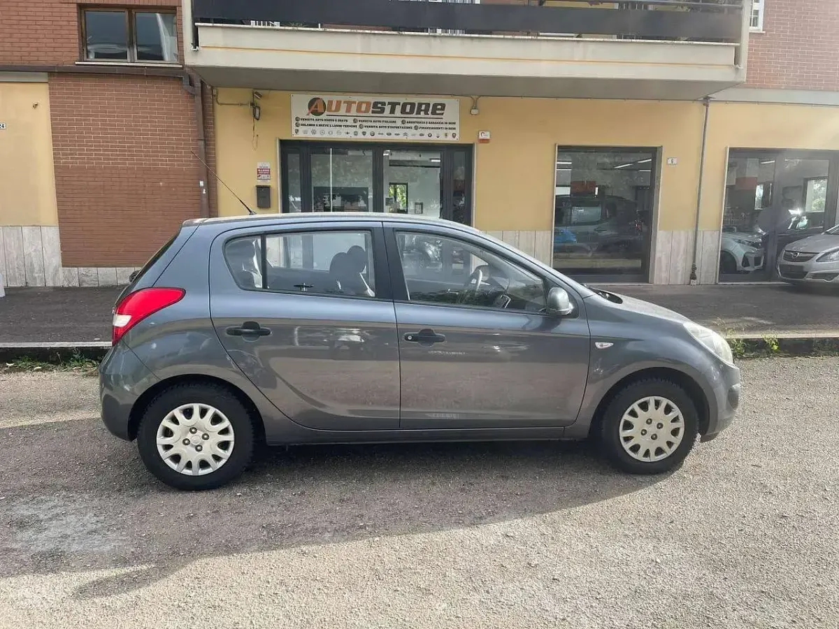 Usata Hyundai i20 77 CV (56 kW) 2010 Grigio Utilitaria