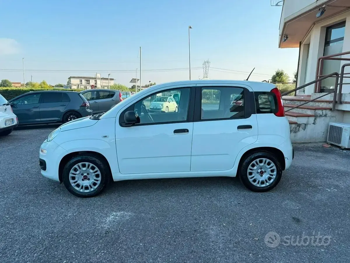 Usata Fiat Panda Lounge 69 CV (50 kW) 2020 Bianco Utilitaria