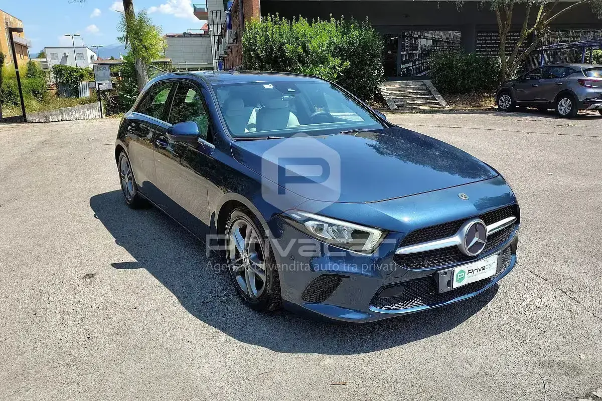 Usata Mercedes A180 Business 116 CV (85 kW) 2019 Blu Utilitaria