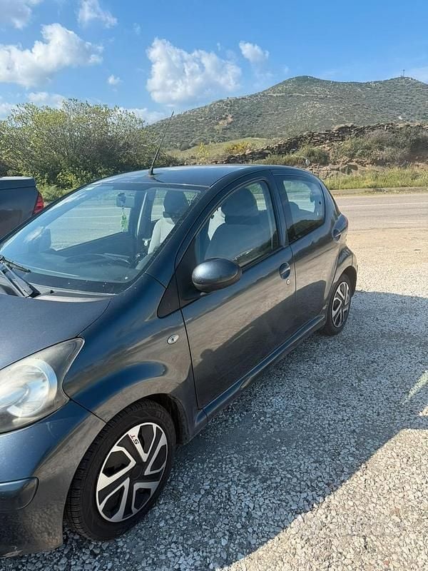 Usata Toyota Aygo 68 CV (50 kW) 2006 Nero Utilitaria