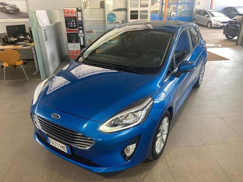 Blu Usata 2019 Ford Fiesta Titanium Tre volumi | 12.900 € (Cara) - Immagine 1/4