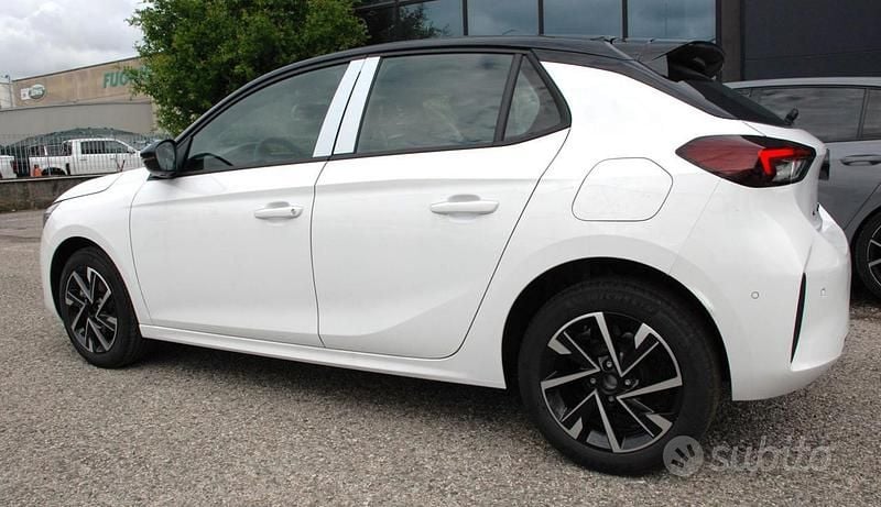 Nuova Opel Corsa 100 CV (73 kW) 2025 Bianco Utilitaria