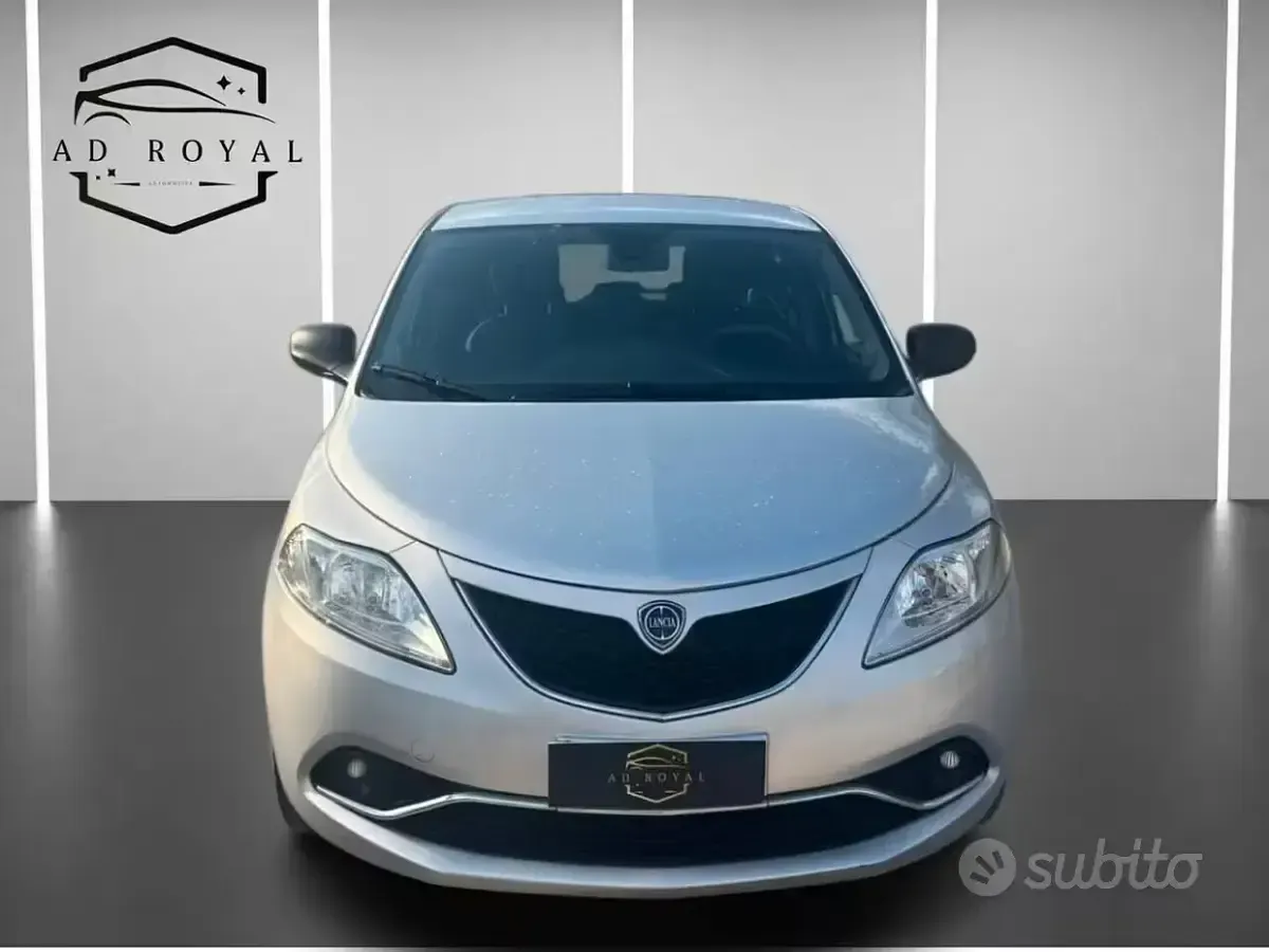 Usata Lancia Ypsilon Gold 69 CV (50 kW) 2017 Grigio Utilitaria