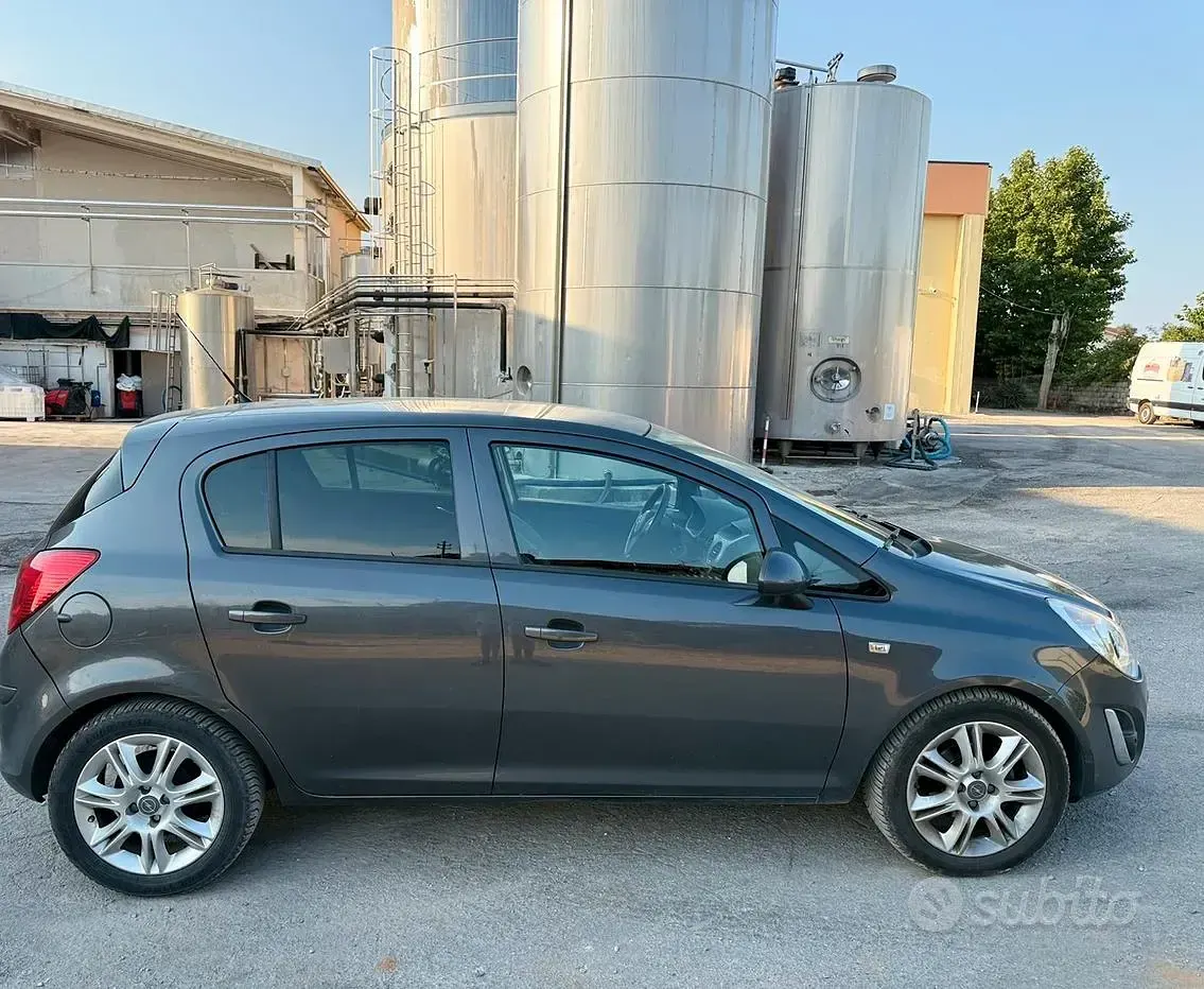 Usata Opel Corsa 86 CV (63 kW) 2012 Nero Utilitaria