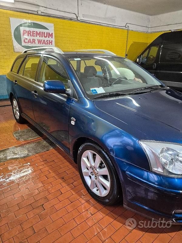 Usata Toyota Avensis 2003 Blu Station wagon