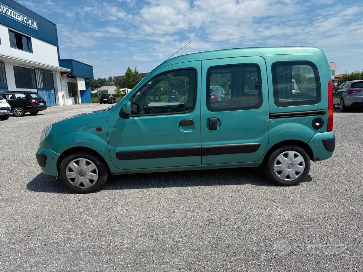 Usata Renault Kangoo 95 CV (69 kW) 2004 Verde Monovolume