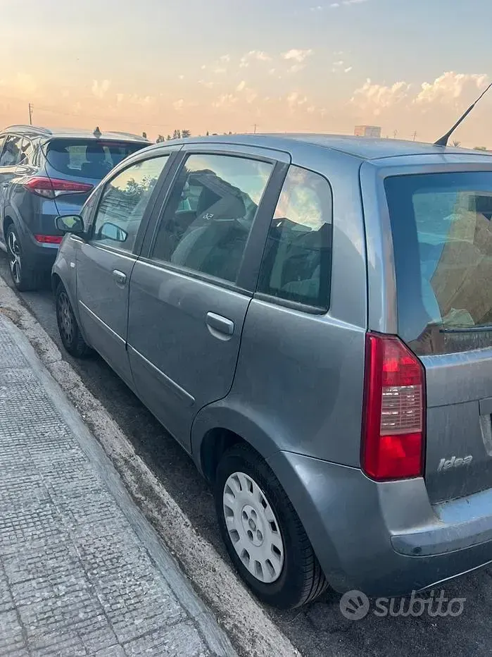 Usata Fiat Idea 70 CV (51 kW) 2005 Grigio Monovolume