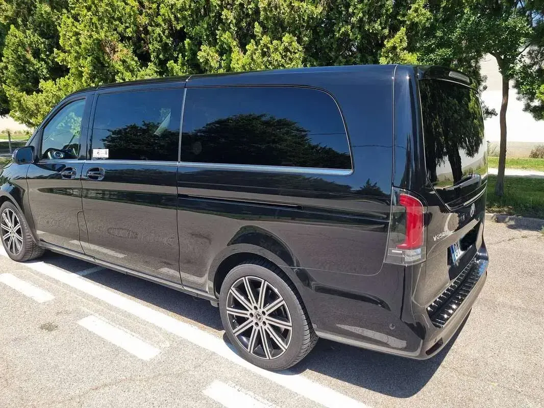 Usata Mercedes V250 Avantgarde 190 CV (139 kW) 2025 Nero Monovolume