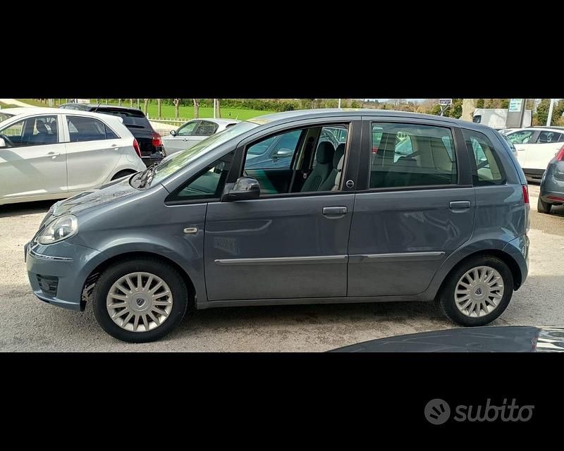 Usata Lancia Musa 77 CV (56 kW) 2013 Grigio Monovolume