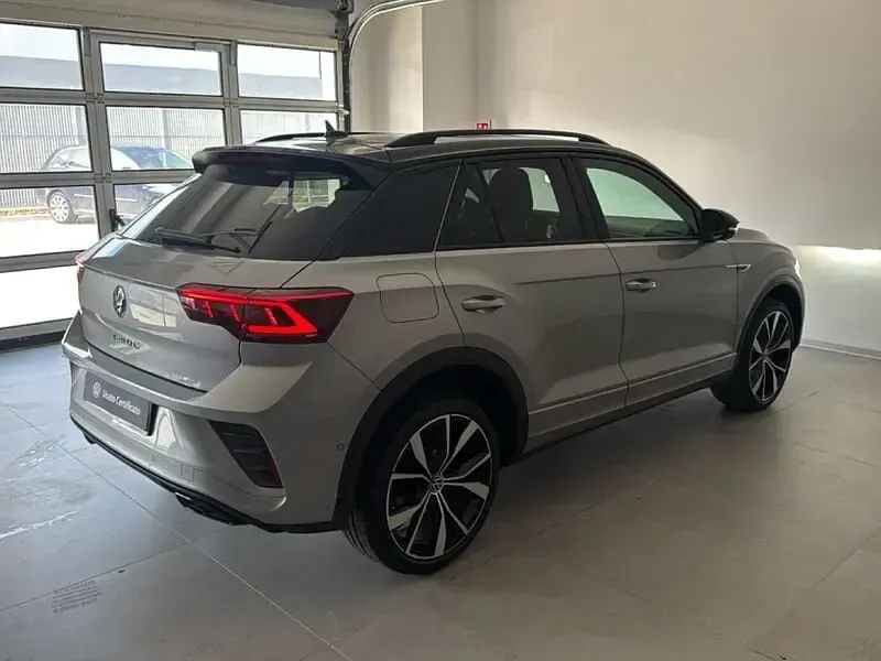 Usata VW T-Roc R-line 150 CV (110 kW) 2023 Argento SUV