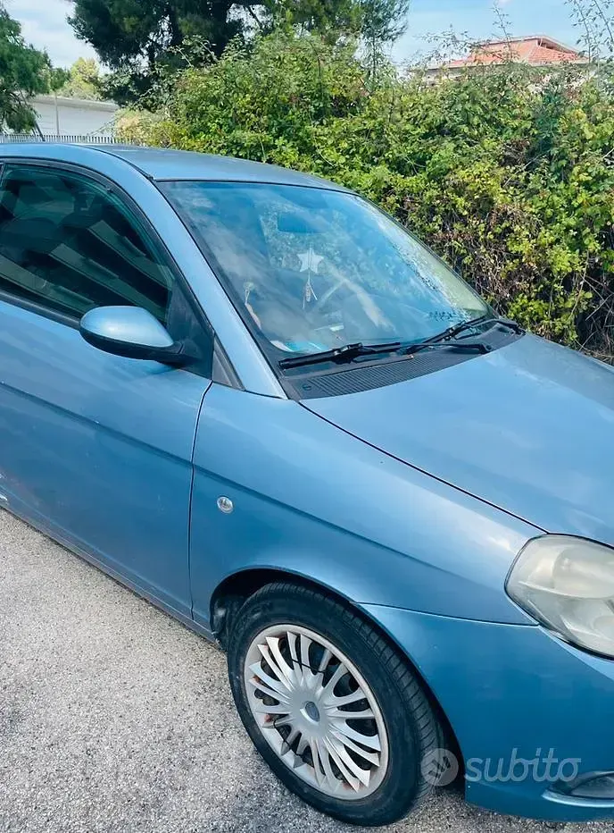 Usata Lancia Ypsilon 75 CV (55 kW) 2009 Bluazzurro Utilitaria
