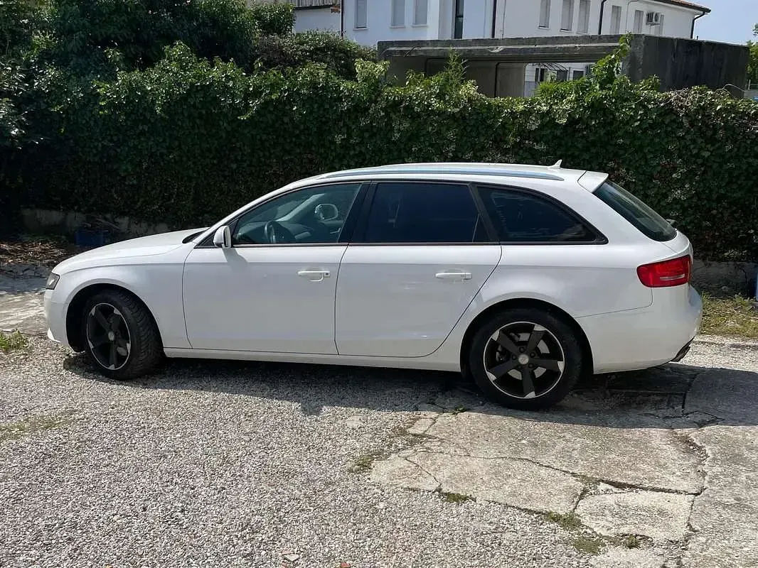 Usata Audi A4 Ambiente 120 CV (88 kW) 2011 Bianco Station wagon