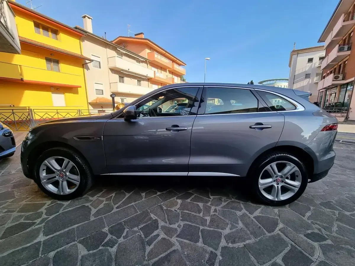 Usata Jaguar F-Pace SE 204 CV (150 kW) 2022 Grigio SUV