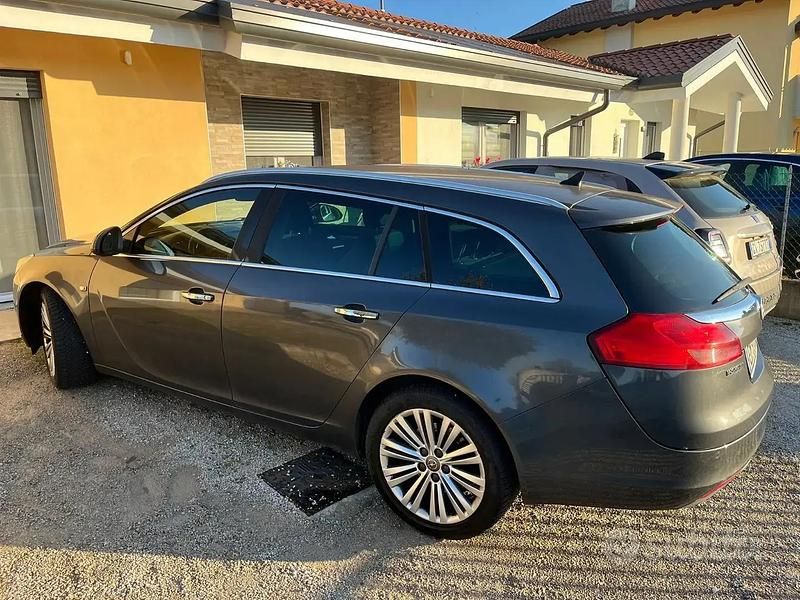 Usata Opel Insignia 160 CV (117 kW) 2012 Grigio Station wagon