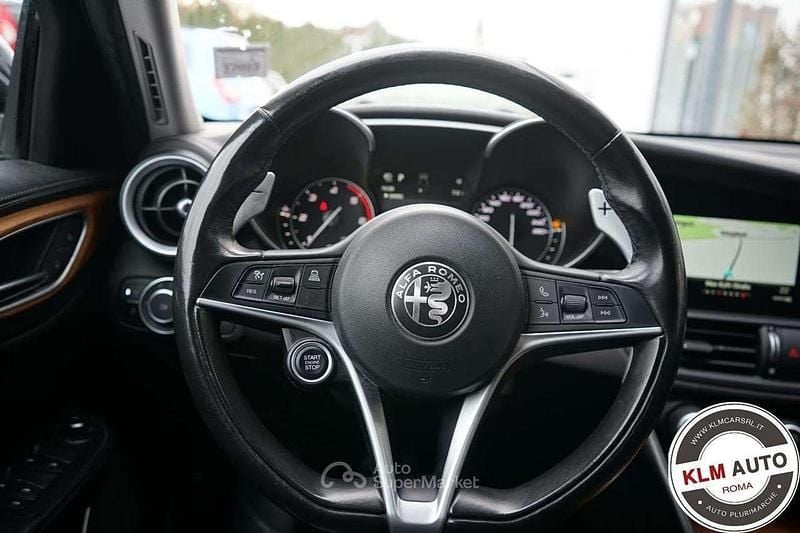 Usata Alfa Romeo Giulia Super 179 CV (131 kW) 2017 Nero Berlina