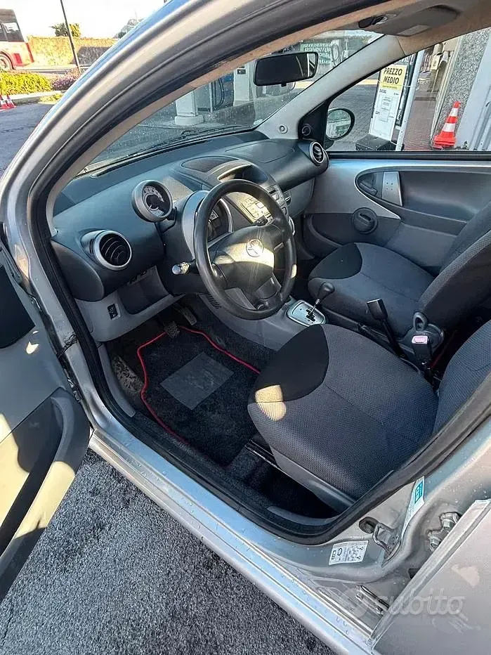 Usata Toyota Aygo 68 CV (50 kW) 2008 Grigio Utilitaria
