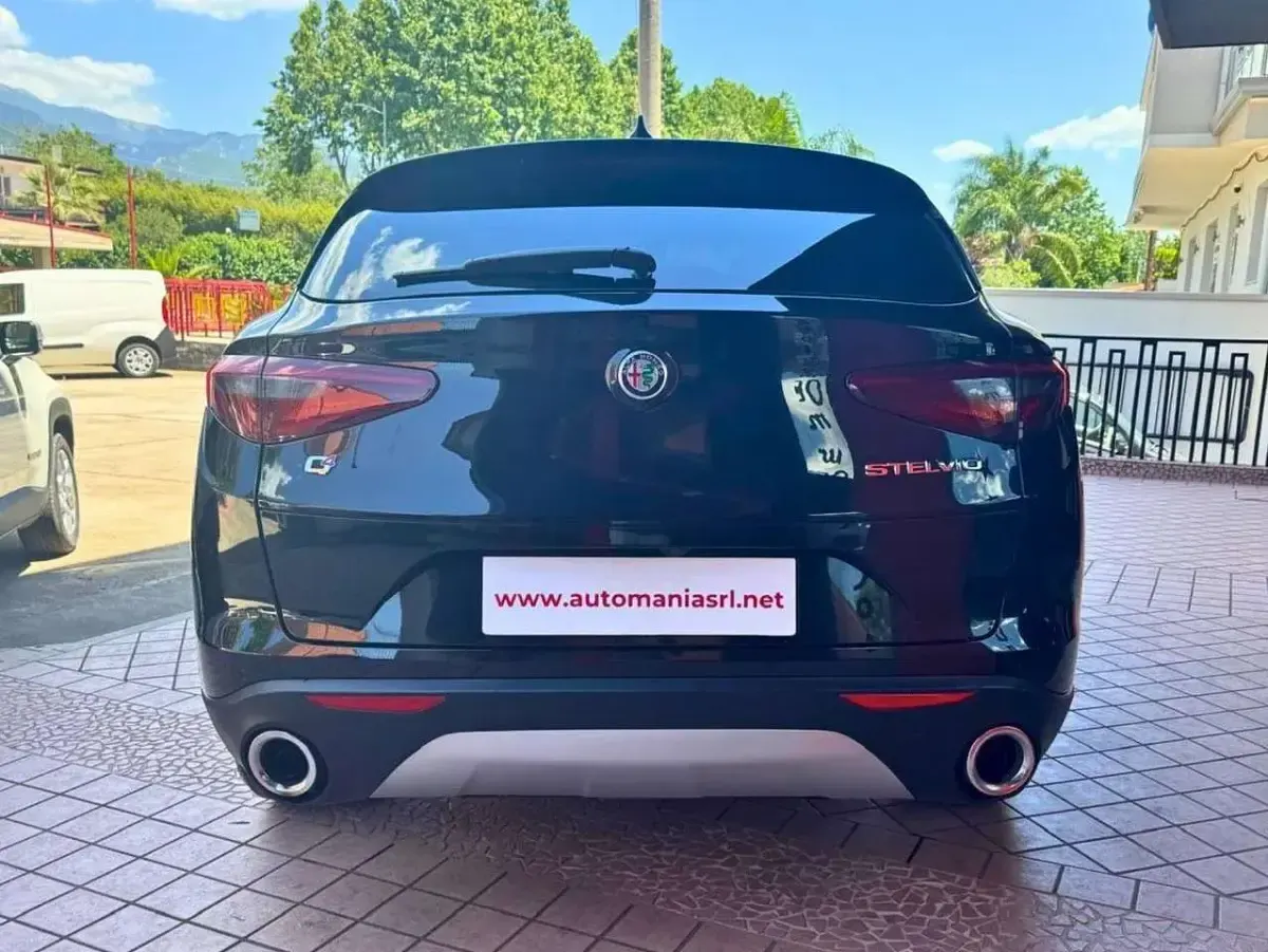Usata Alfa Romeo Stelvio Super 209 CV (153 kW) 2017 Nero SUV