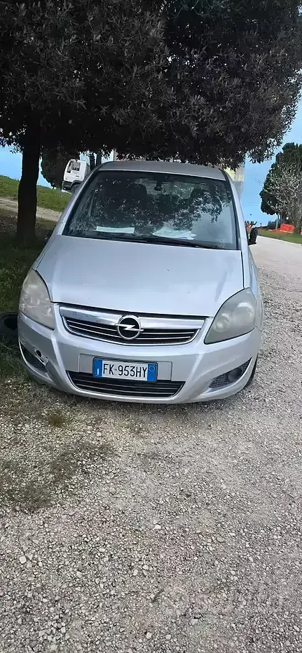 Usata Opel Zafira 101 CV (74 kW) 2010 Monovolume