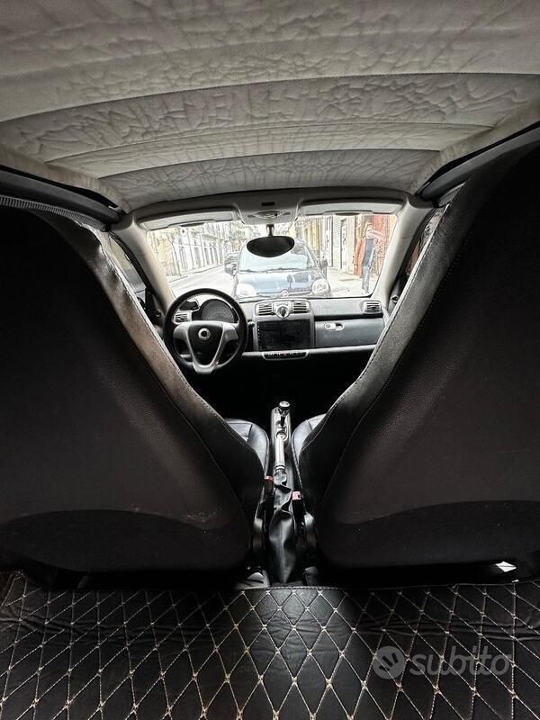 Usata 2010 Smart ForTwo Coupé Utilitaria | 6600 € (Molto cara) - Immagine 1/4