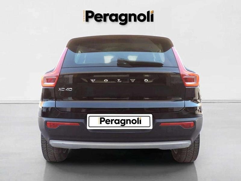 Usata Volvo XC40 Momentum 150 CV (110 kW) 2019 Nero SUV