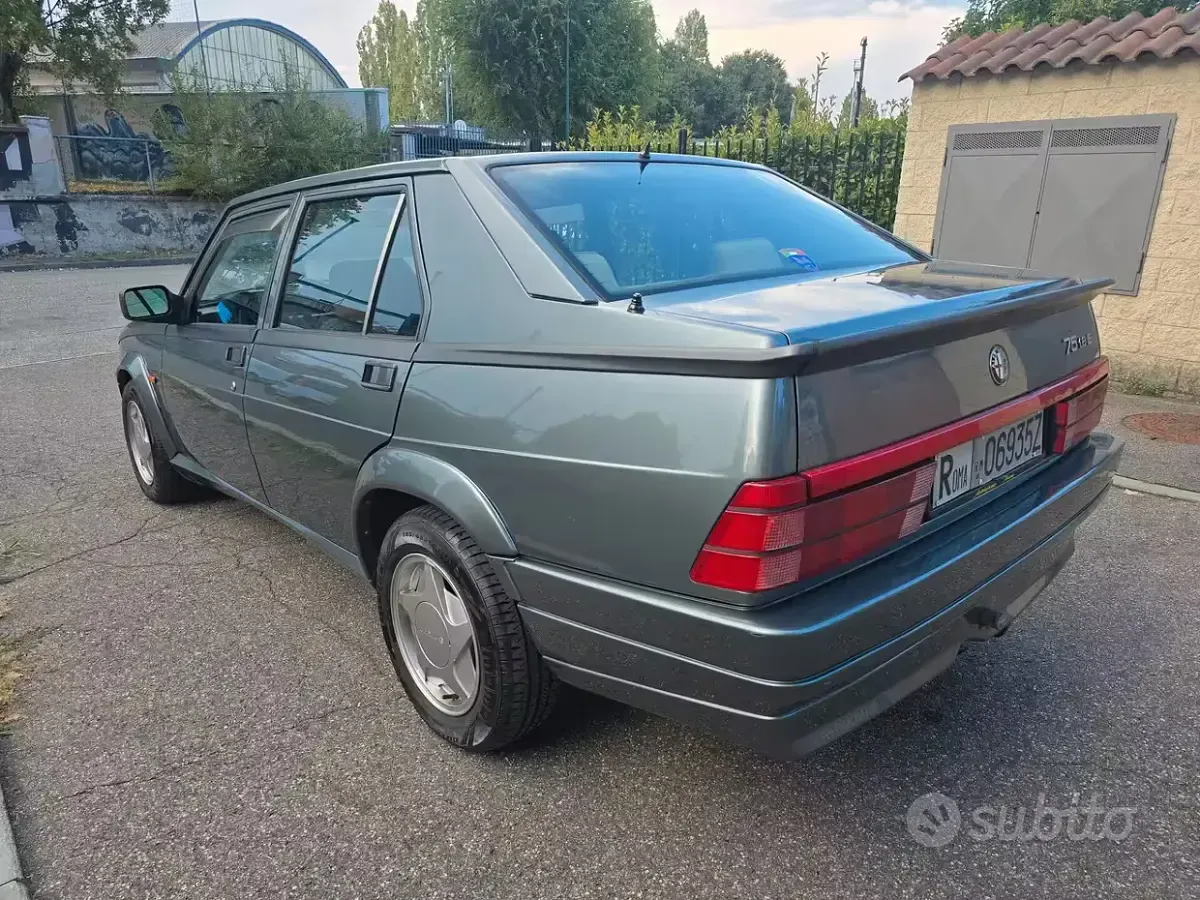 Usata Alfa Romeo 75 120 CV (88 kW) 1990 Grigio Berlina