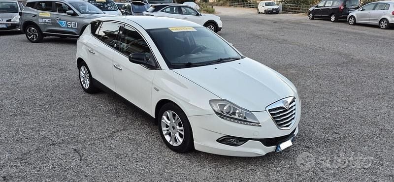 Usata Lancia Delta 120 CV (88 kW) 2013 Bianco Utilitaria
