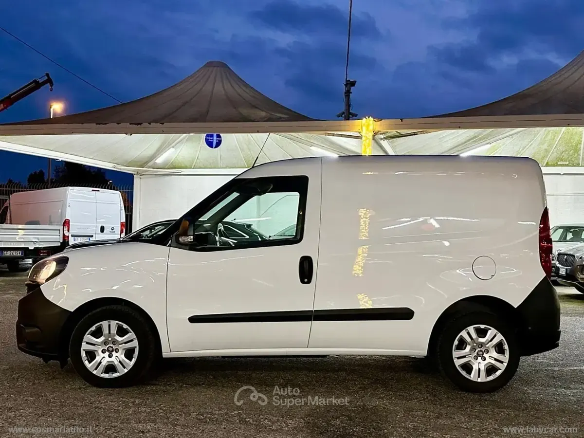 Usata Fiat Doblò Business 105 CV (77 kW) 2022 Bianco Monovolume