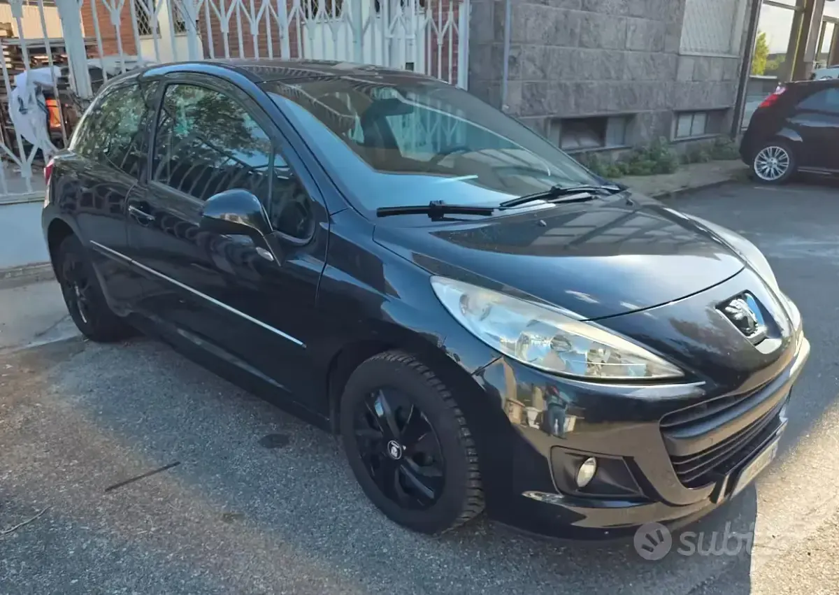 Usata Peugeot 207 68 CV (50 kW) 2012 Nero Berlina