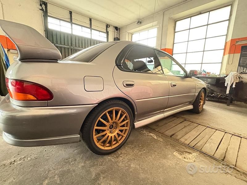 Usata Subaru Impreza 211 CV (155 kW) 1997 Grigio Berlina