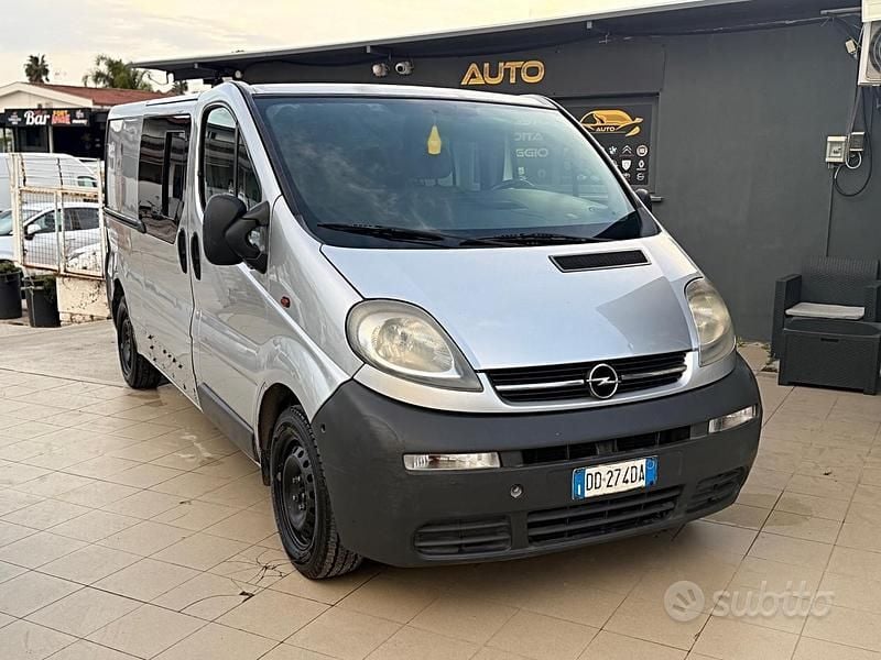 Usata Opel Vivaro 100 CV (73 kW) 2006 Grigio Monovolume