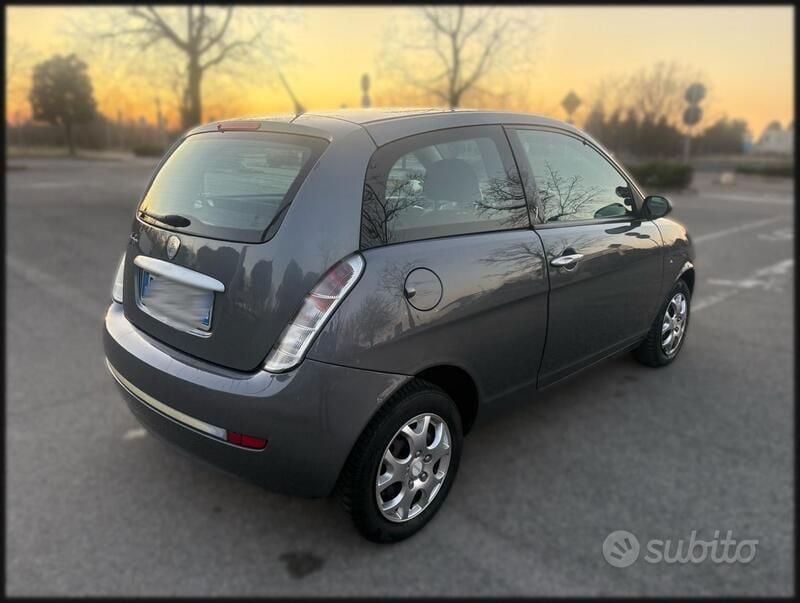Usata Lancia Ypsilon 60 CV (44 kW) 2007 Grigio Utilitaria