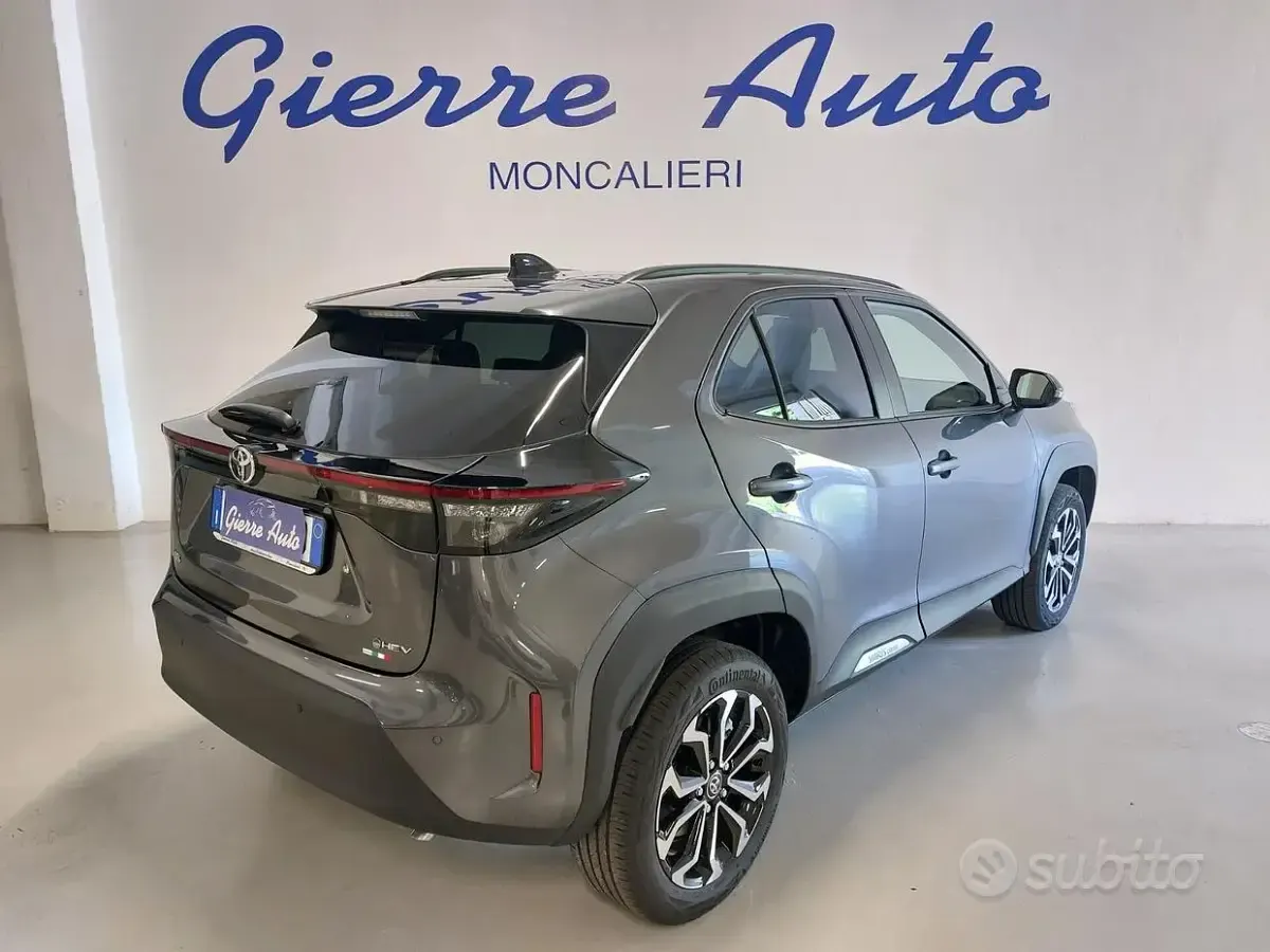 Nuova Toyota Yaris Cross Trend 131 CV (96 kW) 2026 Grigio SUV