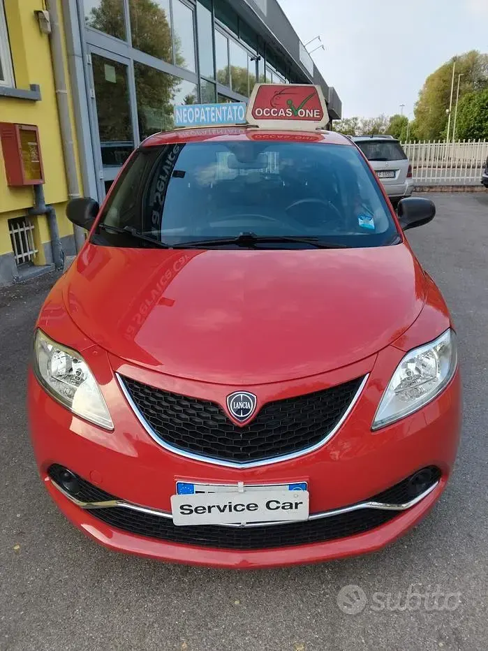 Usata Lancia Ypsilon Silver 69 CV (50 kW) 2016 Rosso Utilitaria