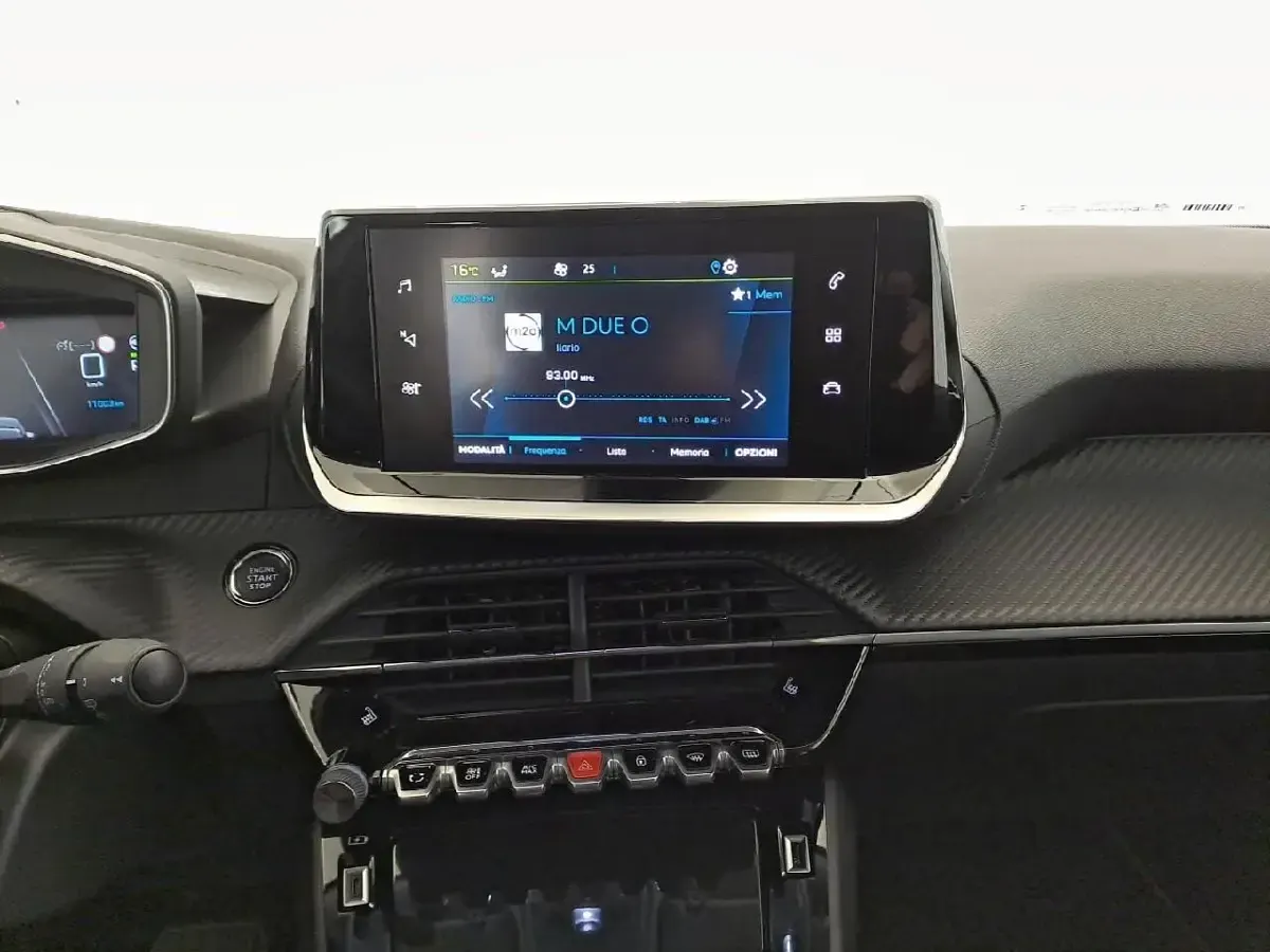 Usata Peugeot e-2008 Allure 100 kW (136 CV) 2021 Bianco SUV