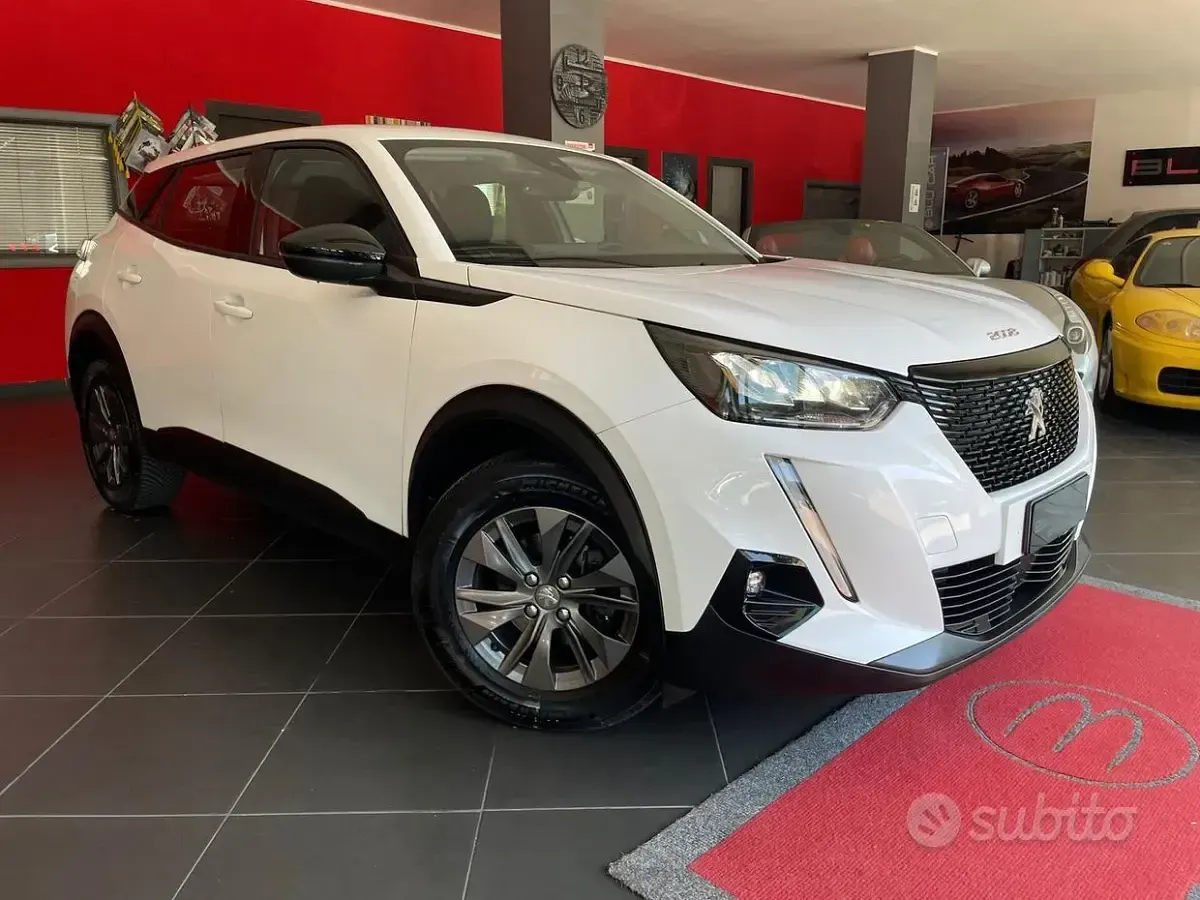 Usata Peugeot 2008 Active 102 CV (75 kW) 2022 Bianco SUV